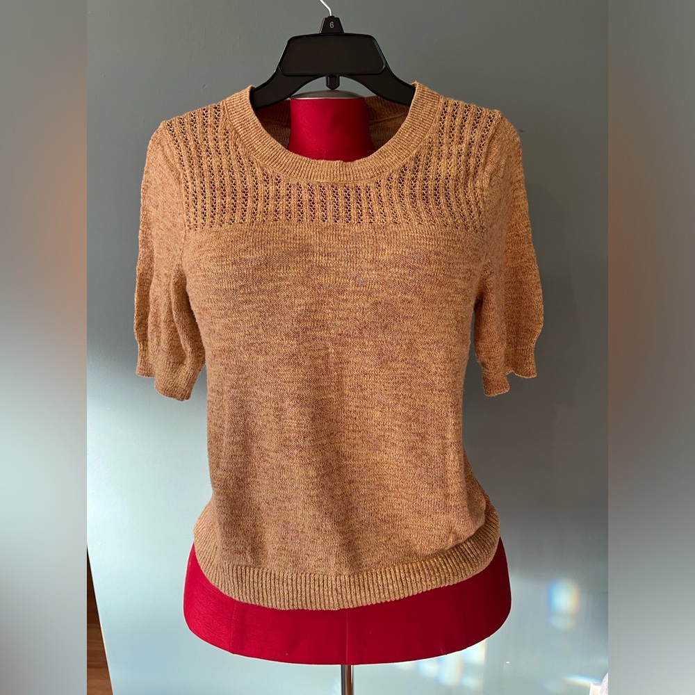 Banana Republic golden summery top. Pretty detail on the décolleté, medium.